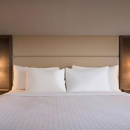 Crowne Plaza Englewood By Ihg Hotel Екстериор снимка